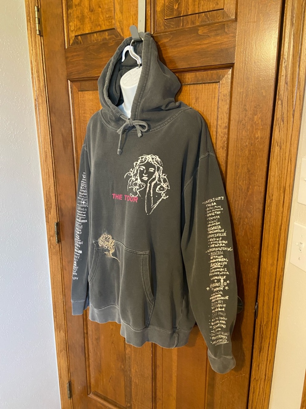 Shawn Mendes 2019 Tour Concert Hoodie Size Medium Official Merch Size XL - Picture 4 of 11